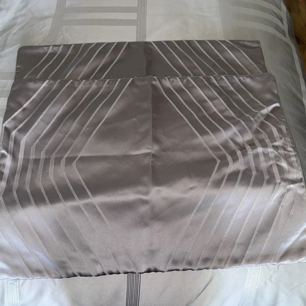 Hotel Collection excellent preowned
